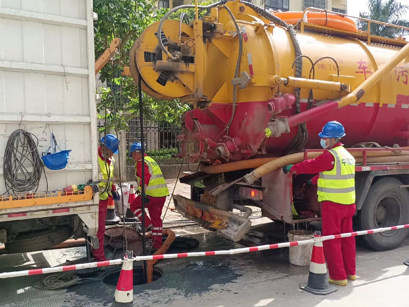 进行排水管道非开挖修复需要准备哪些防护设备和用品?(图3) 进行排水管道非开挖修复需要准备哪些防护设备和用品?(图3)