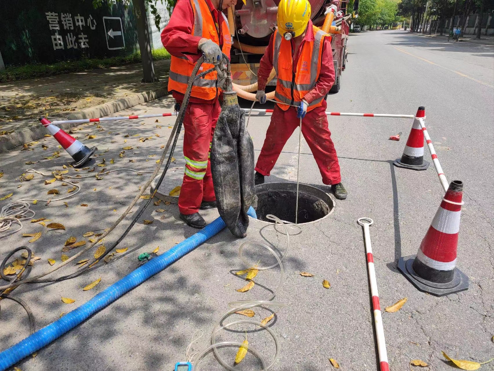 工作坑的位置应按下列规定确定：(图3)